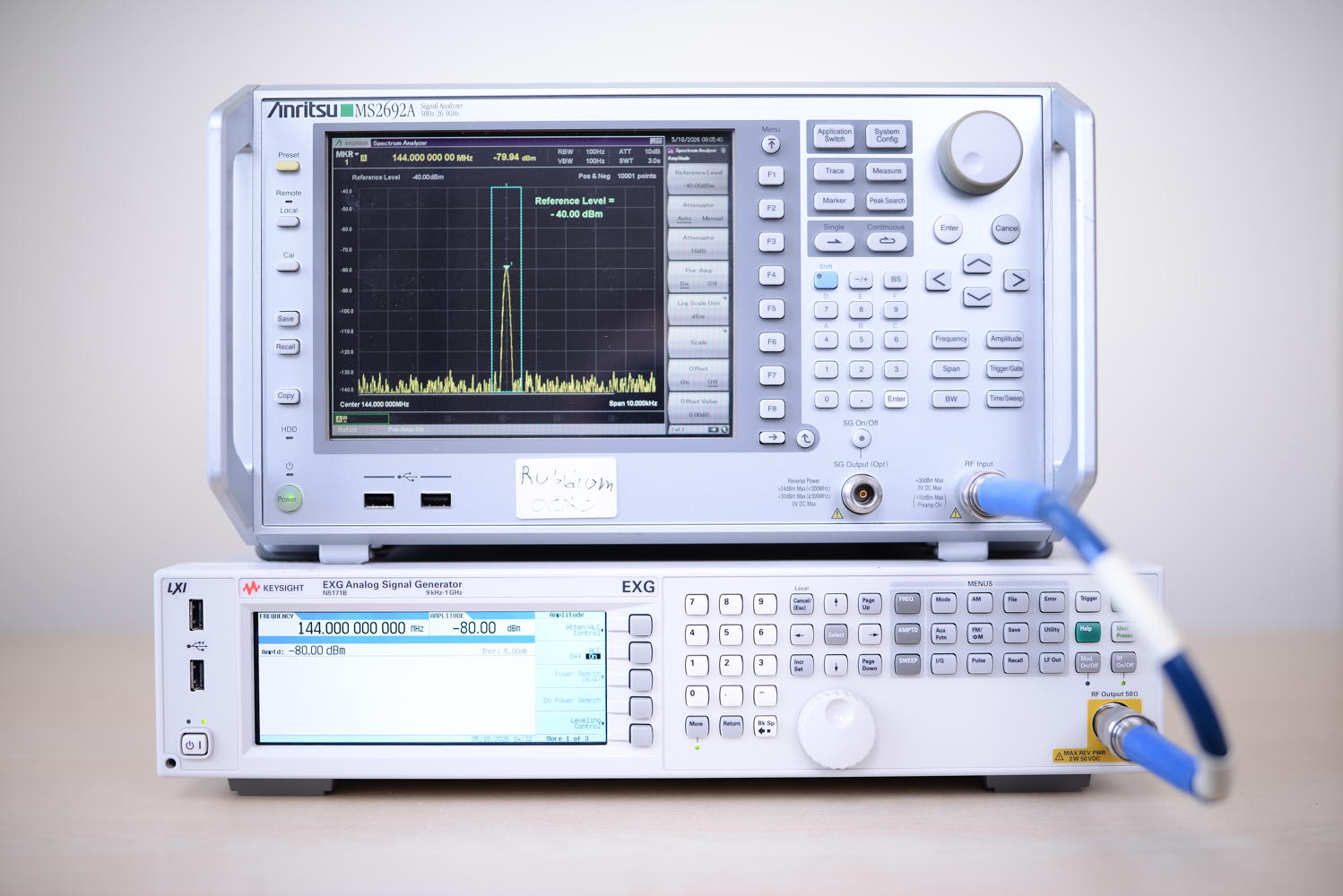Keysight N5171B до 1 ГГц